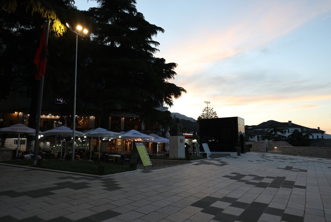 Çerçiz Topulli Monument and Square-吉诺卡斯特必去景点