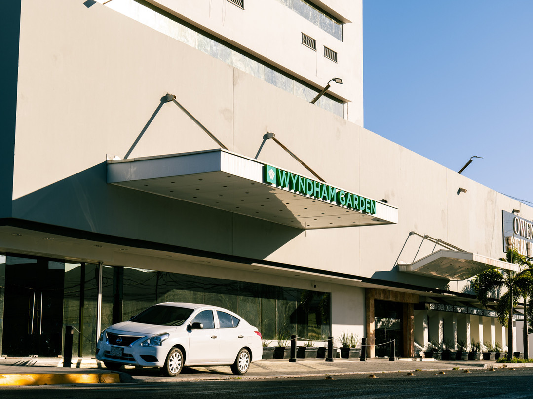 Plaza Inn Hotel主图