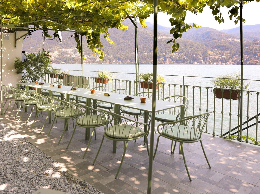 Giardino A Lago