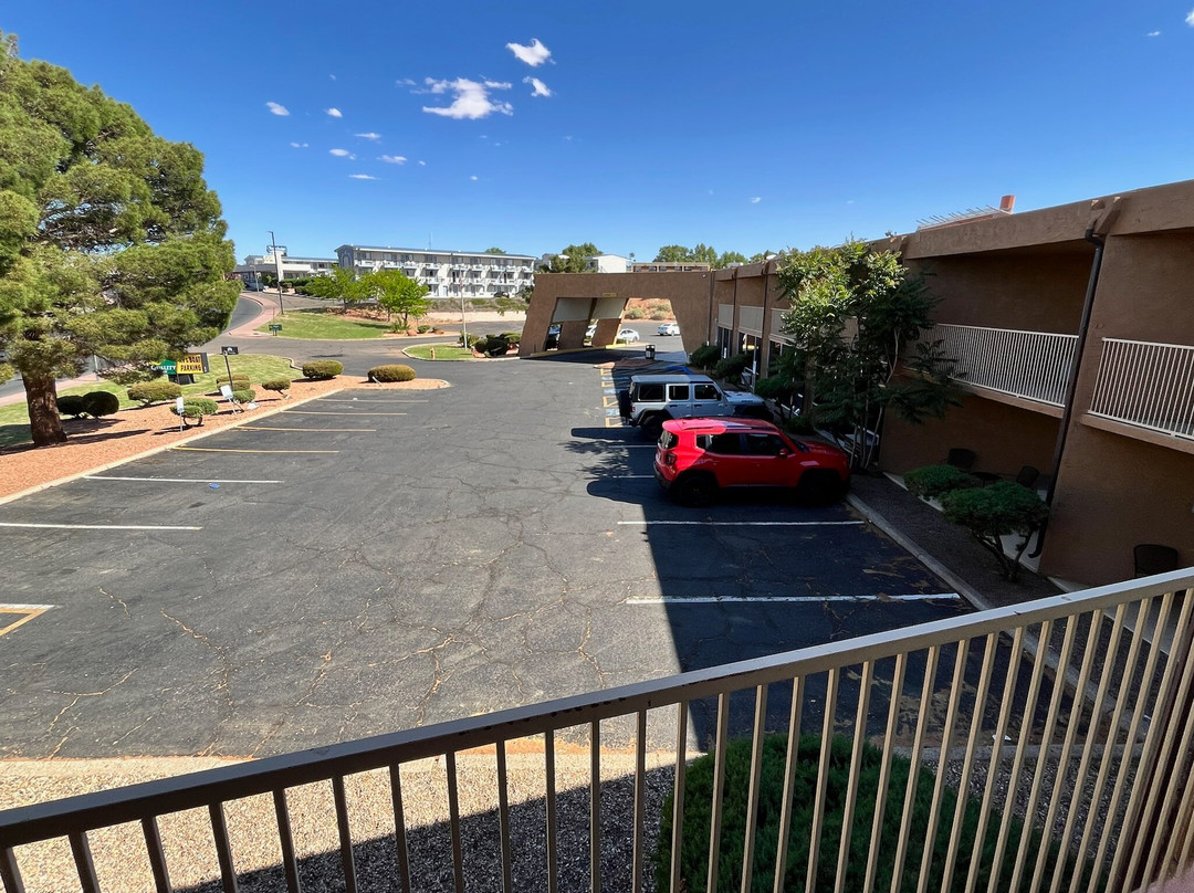 鲍威尔湖拉金塔套房酒店主图