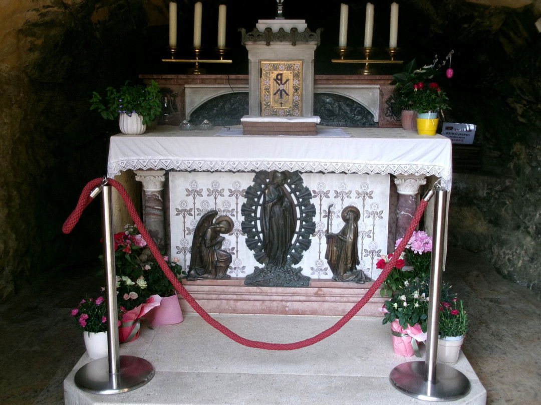 Pfarre Maria Gugging und Maria Lourdes Grotte im Wienerwald-克罗斯腾新堡必去景点