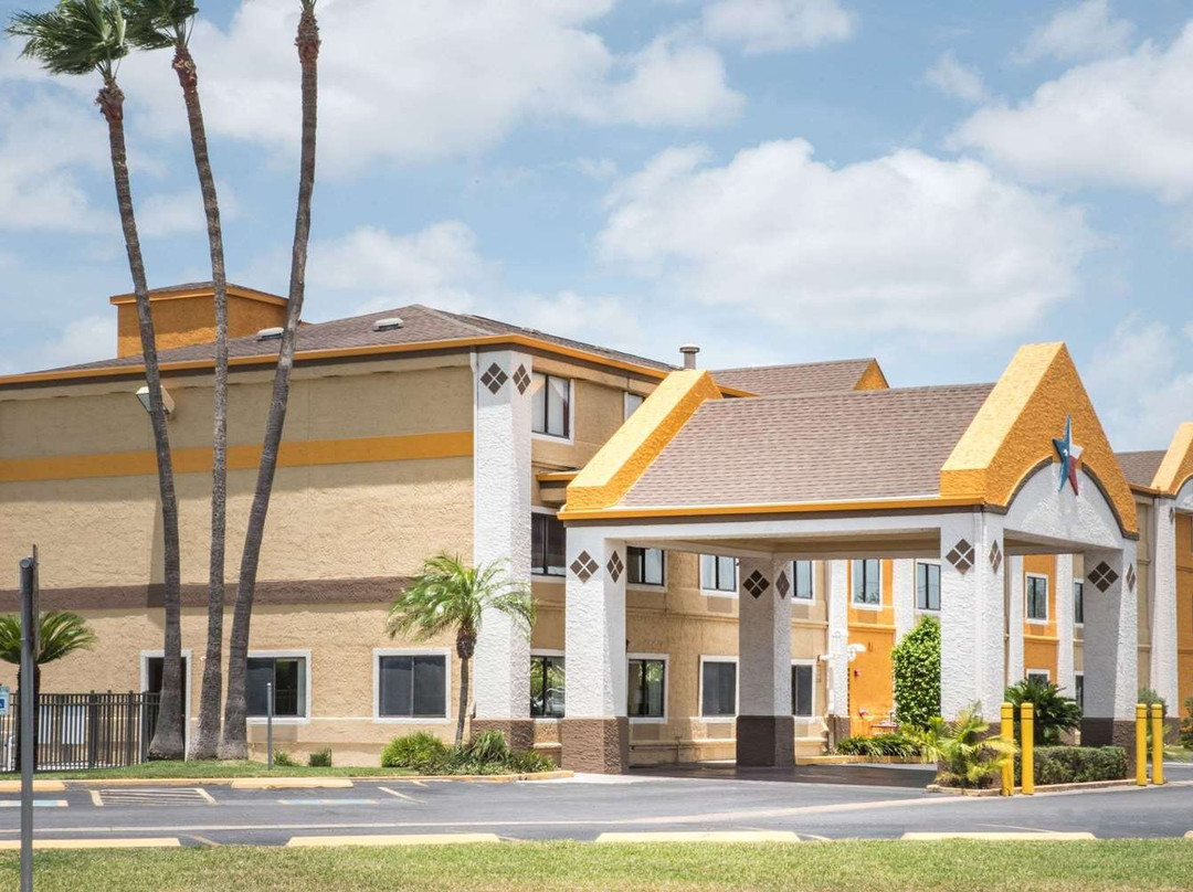 Harlingen酒店住宿-Super 8 By Wyndham Harlingen TX