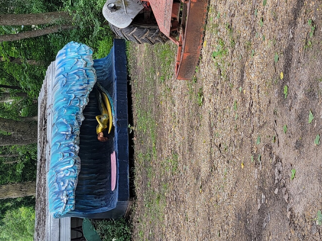 Hot Sam’s Antiques & Used Furniture-Lakeville必去景点