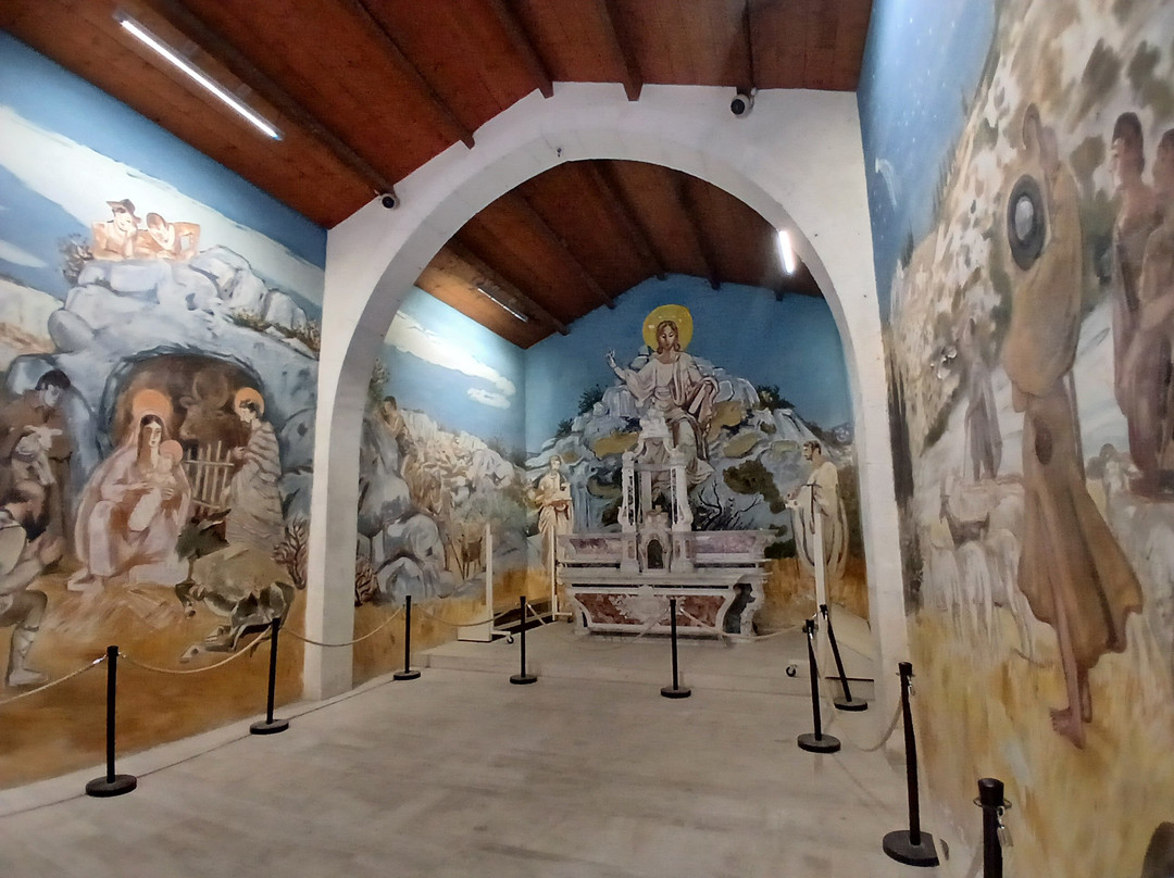 Chapelle des Pénitents Blancs-普罗旺斯地区莱博必去景点