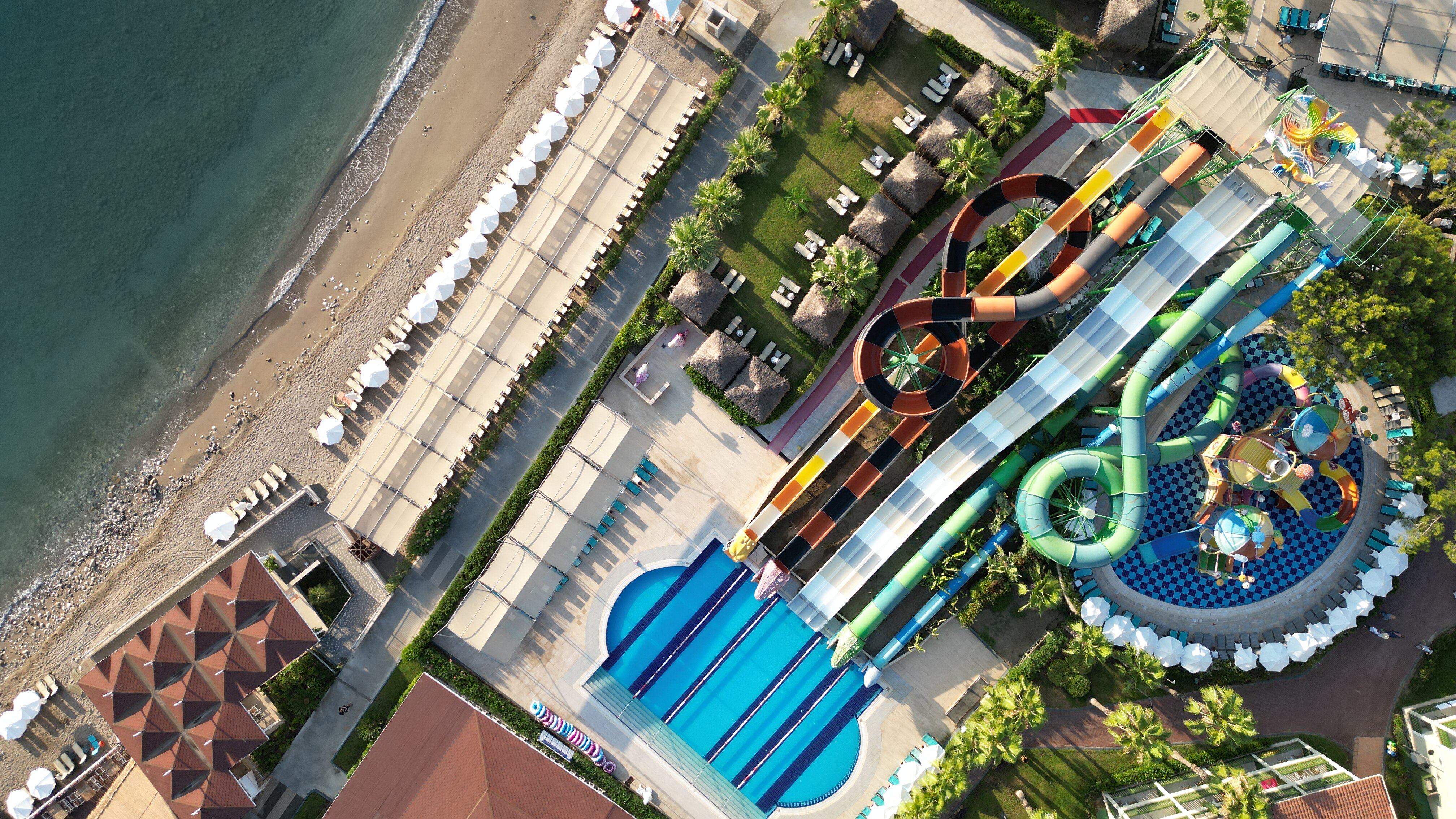 Crystal Flora-泳池