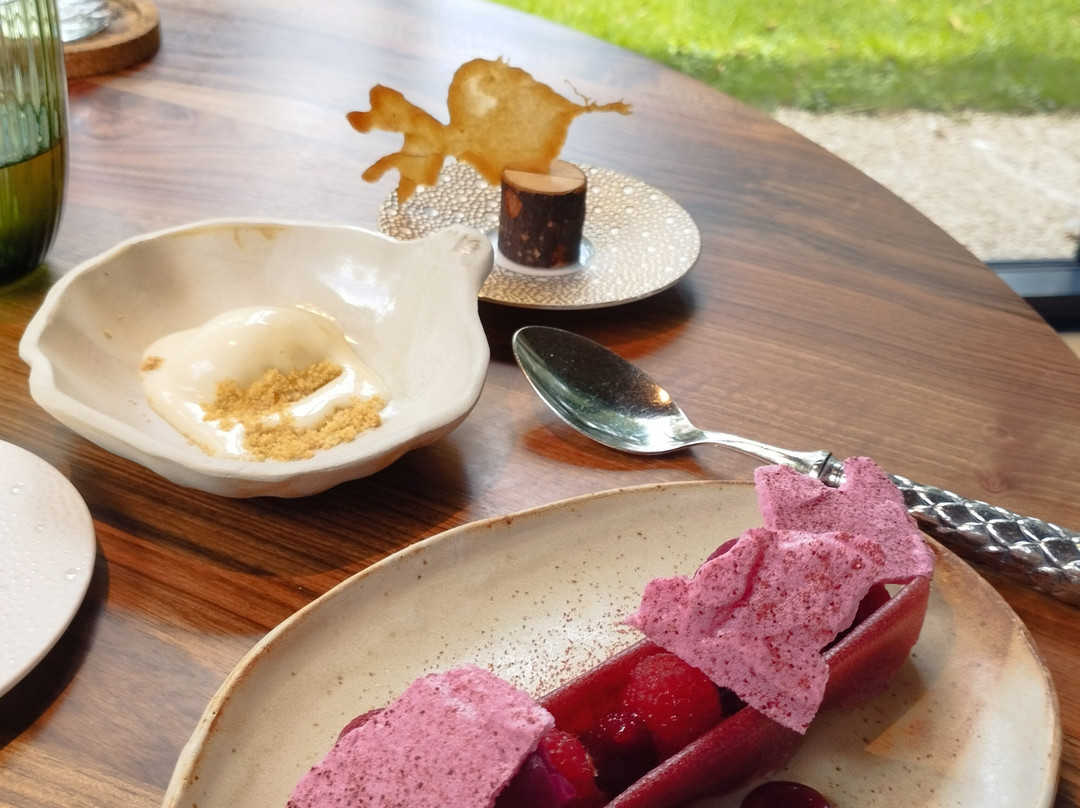 Chateau De Vault De Lugny主图