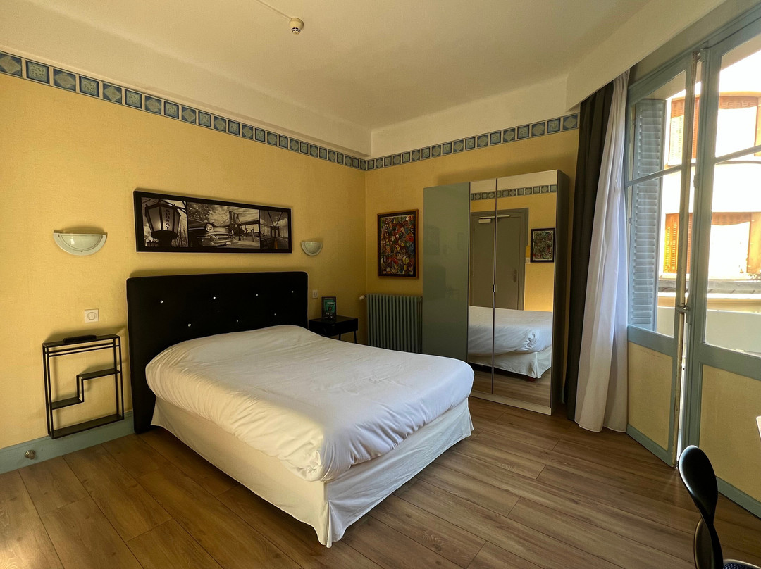 Trianon Hotel Vichy主图