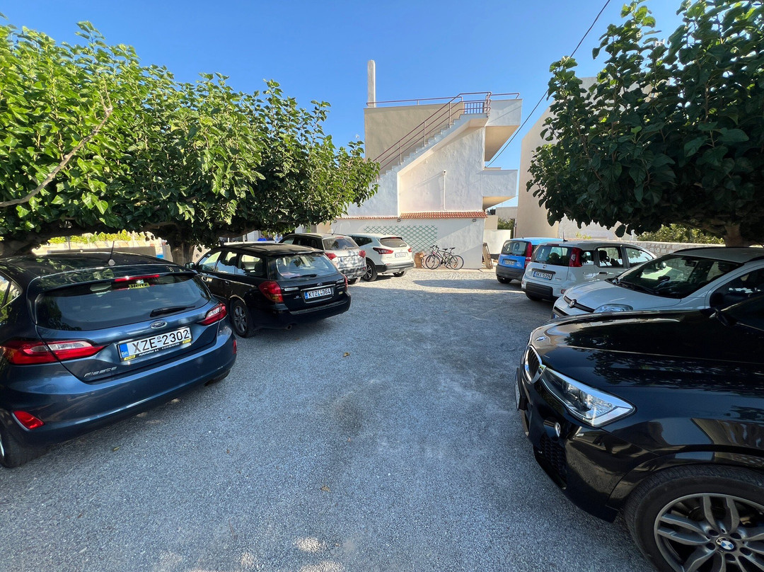 Hiona Holiday Hotel主图