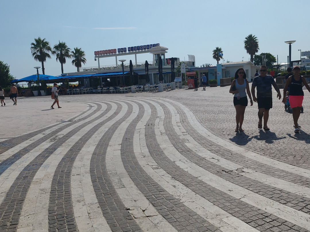 Golden Beach 75-里乔内必去景点