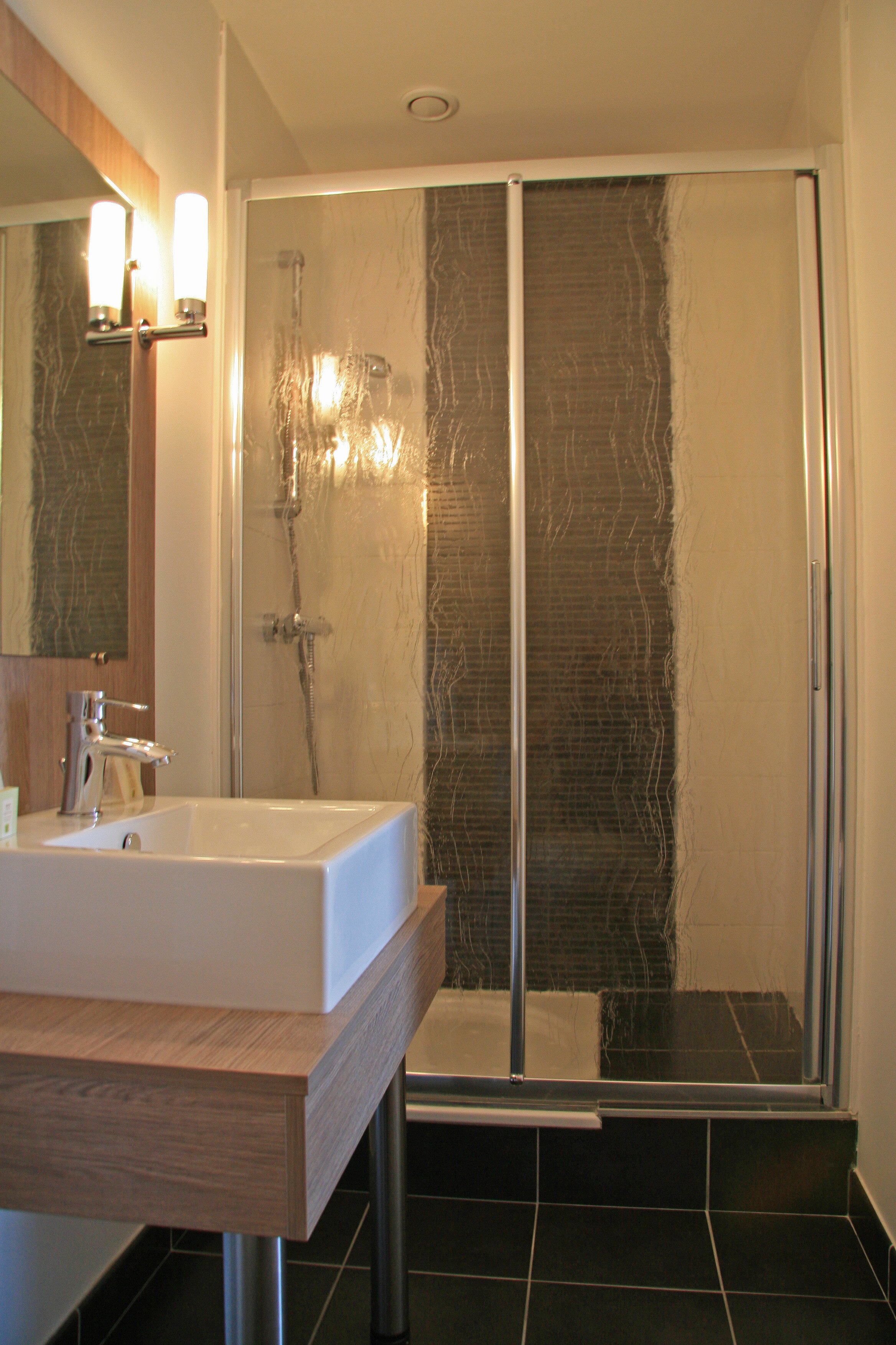 Logis Hôtel le Beaujoire-浴室