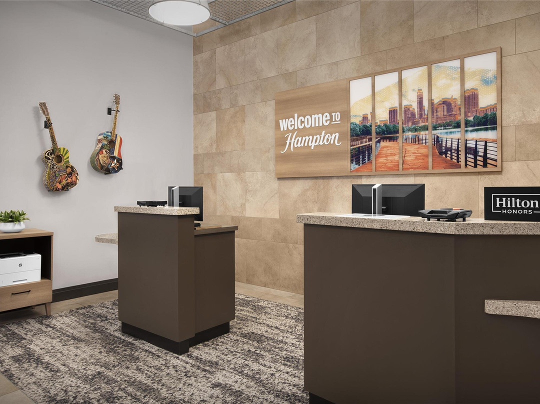 首府奥斯汀大学汉普顿套房酒店