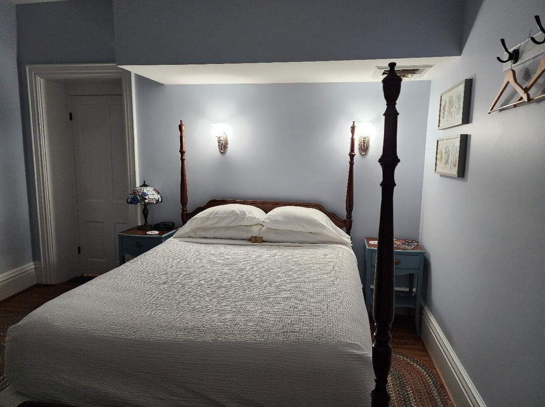 The Alden House主图