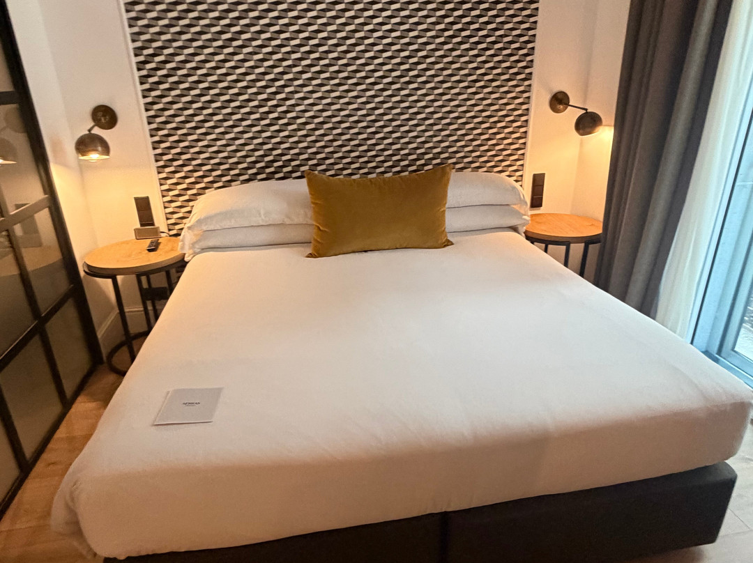 塞拉斯酒店主图