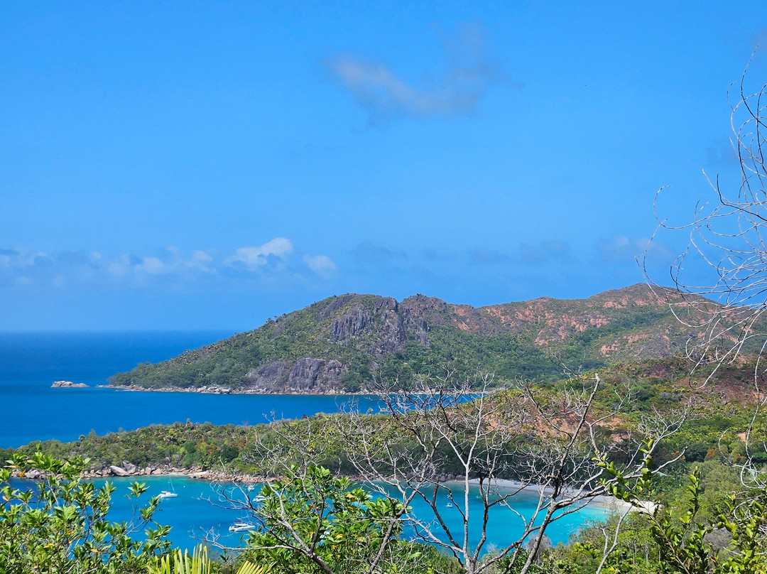Laurent's Taxi Service-普拉兰岛必去景点