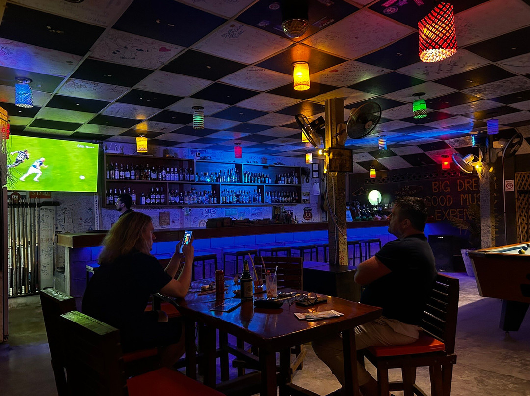 B52 Joe's Bar Bangsak-Bang Muang必去景点