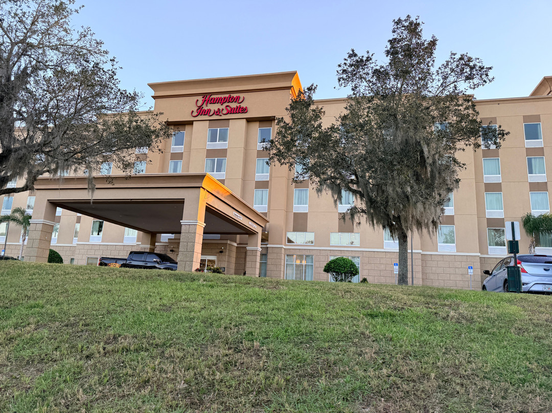 Hampton Inn & Suites Deland主图