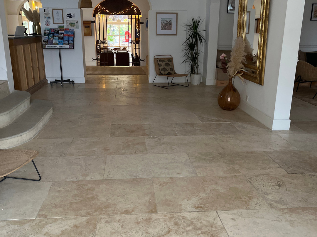 罗克磨坊酒店主图