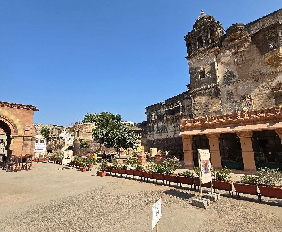 Aina Mahal-普杰必去景点