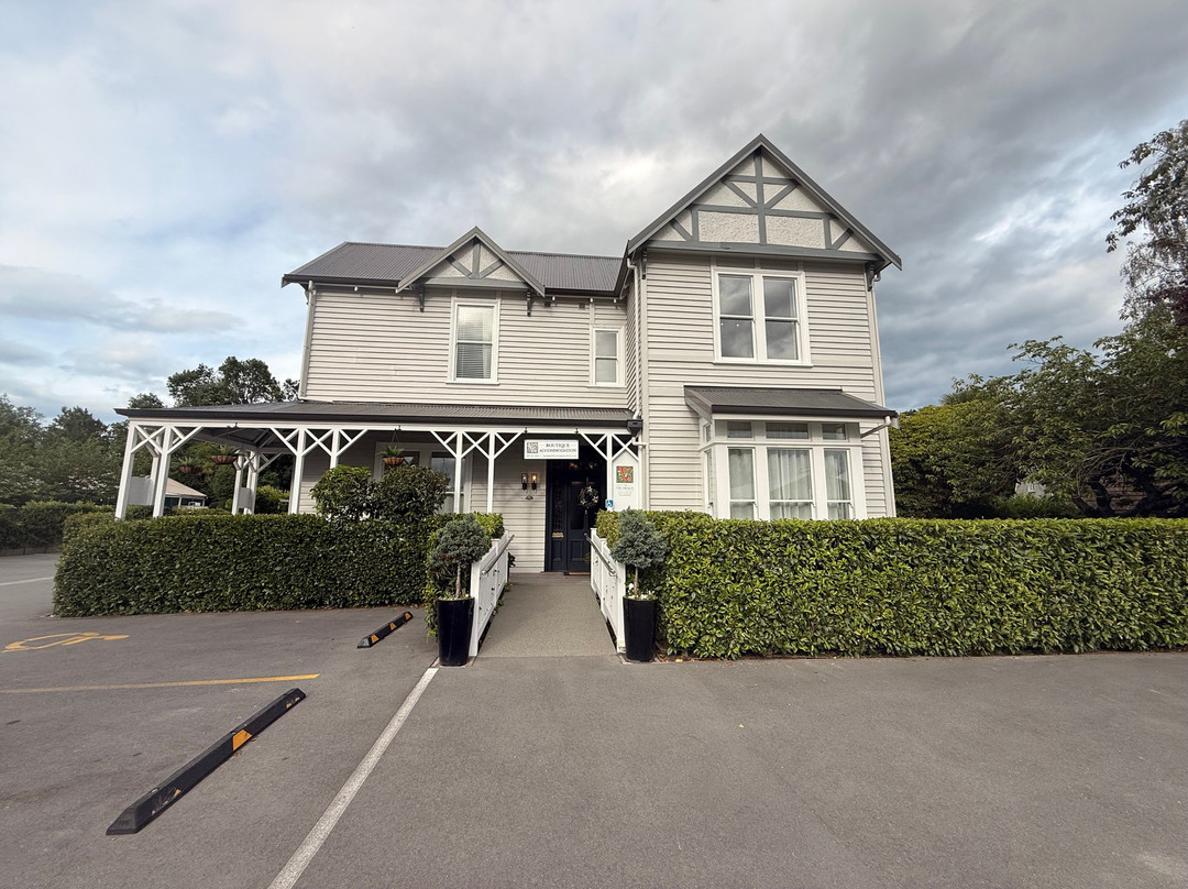 The Vicarage Geraldine主图