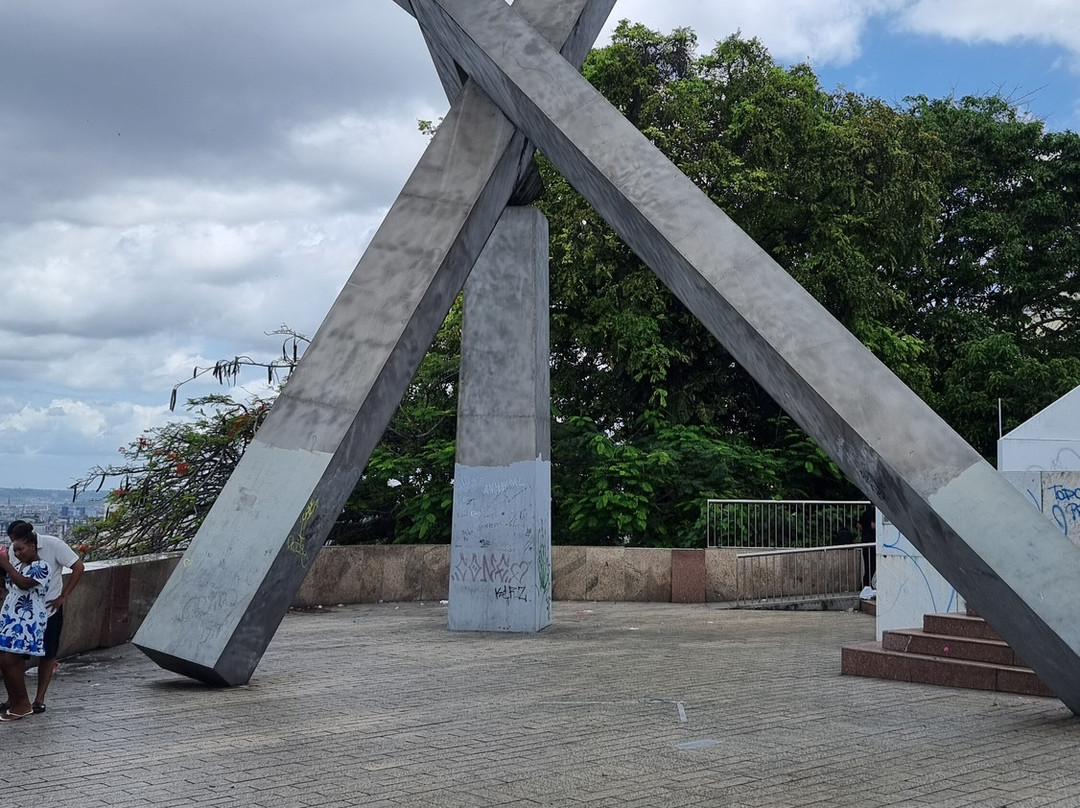 Monumento da Cruz Caída-萨尔瓦多必去景点