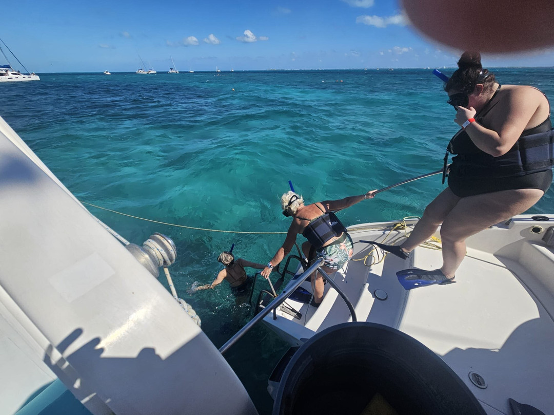 Isla Mujeres Golf Cart Rentals-女人岛必去景点