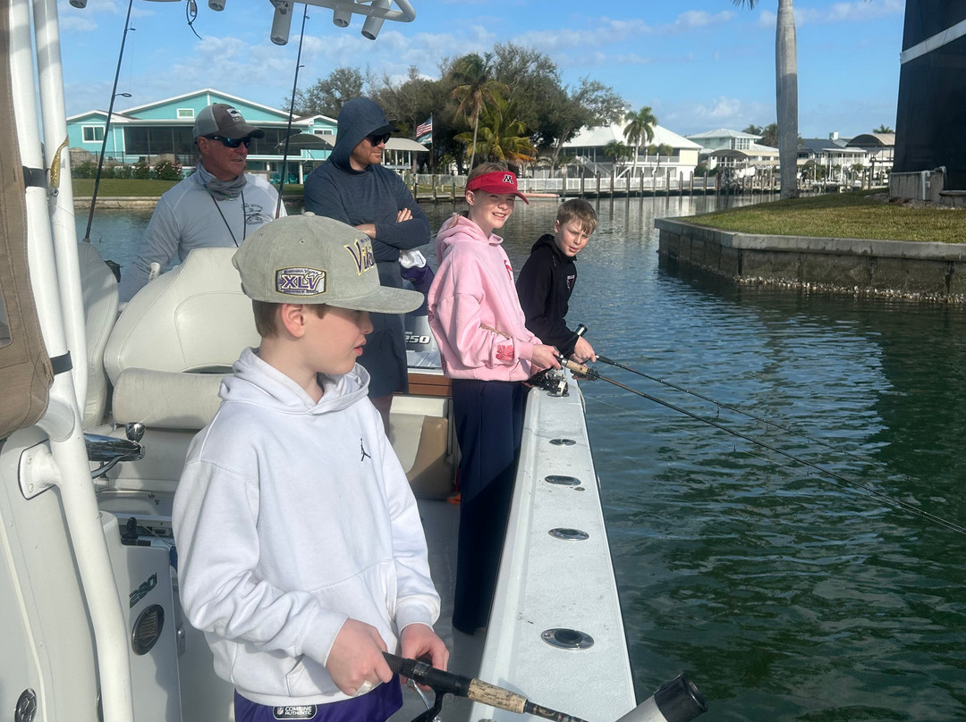 Fort Myers Fishing Adventures-迈尔斯堡海滩必去景点