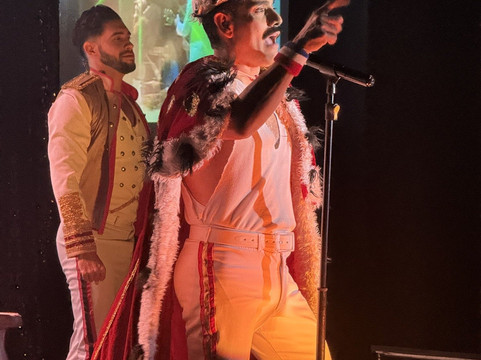 The Palm Cabaret and Bar-瓦拉塔港必去景点