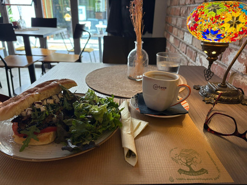 The 11 concept brunch and wine