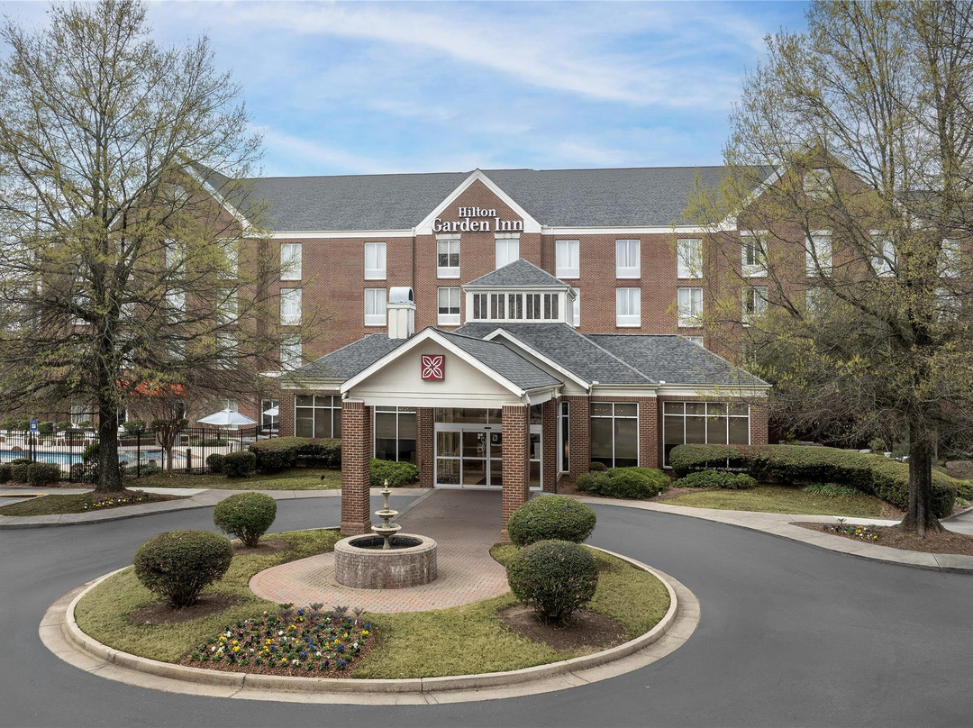 美世大学希尔顿花园酒店主图