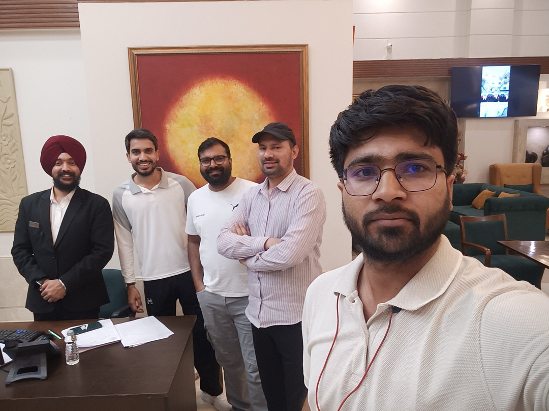 丽晶卢迪亚纳中央经典酒店主图