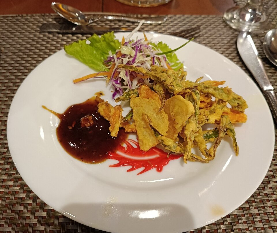 橡光埃拉翠谷酒店主图
