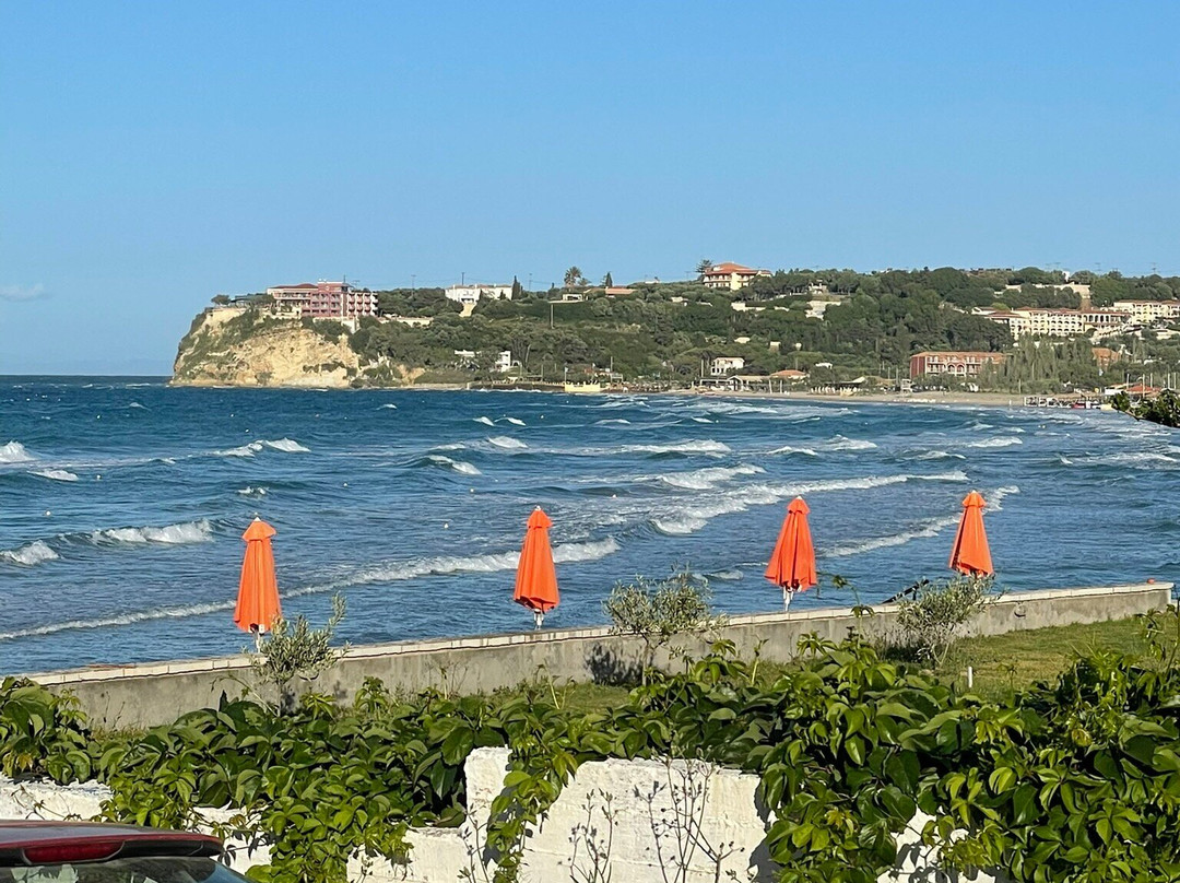 Planos Beach Hotel 海滩酒店主图