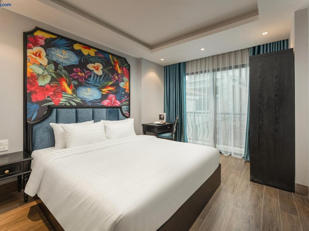 Aurora Hotel & Apartment