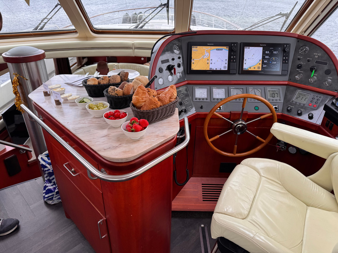 Private Yacht Charter-Alphen必去景点