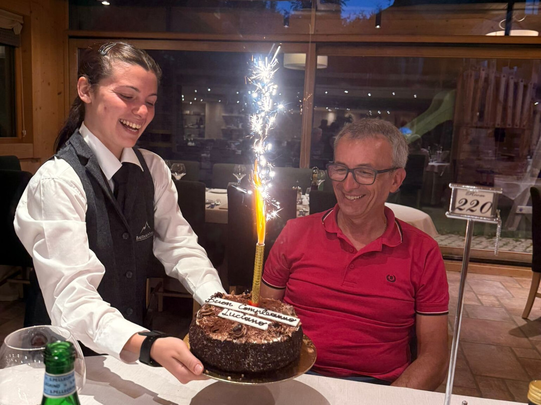 蒙大拿白塔酒店主图