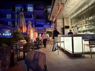 岸边酒店主图