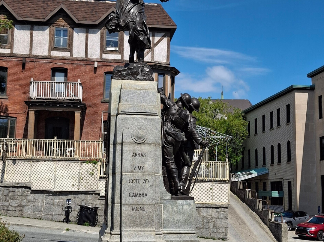Monument aux braves (Cénotaphe) de Sherbrooke-舍布鲁克必去景点