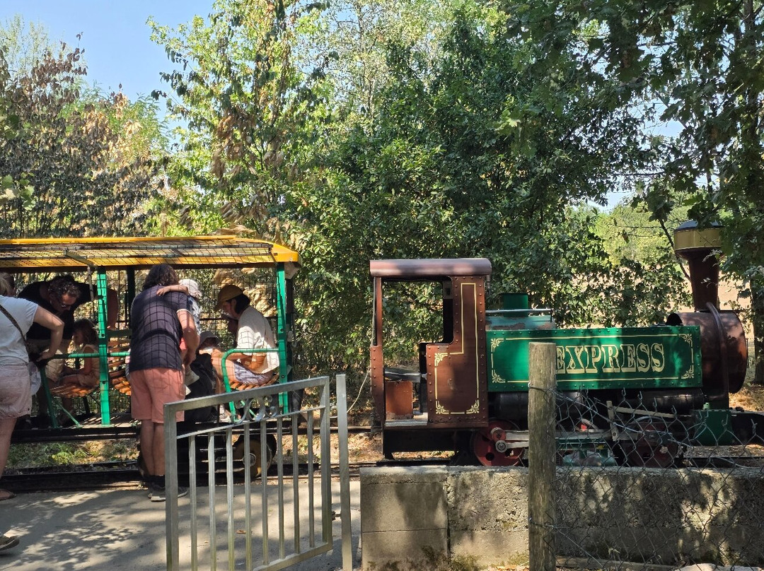 Diverty Parc-Livré-sur-Changeon必去景点
