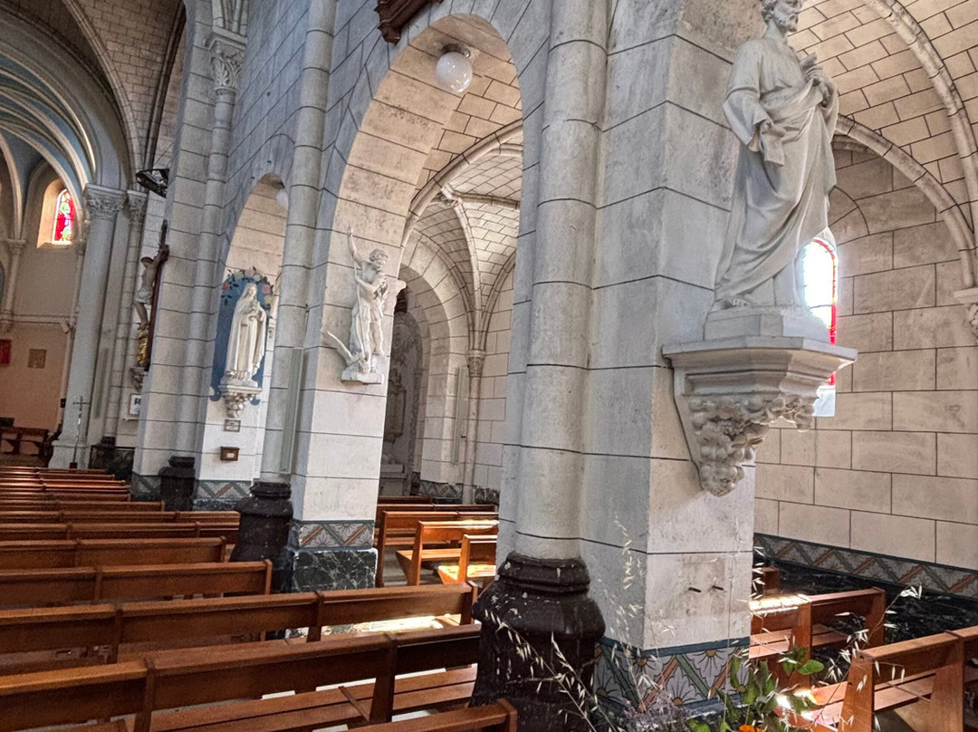 Église Saint-Sauveur-Sanguinet必去景点