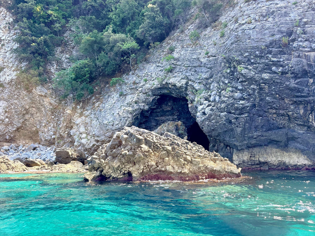 Les Hirondelles-Agios Ioannis必去景点