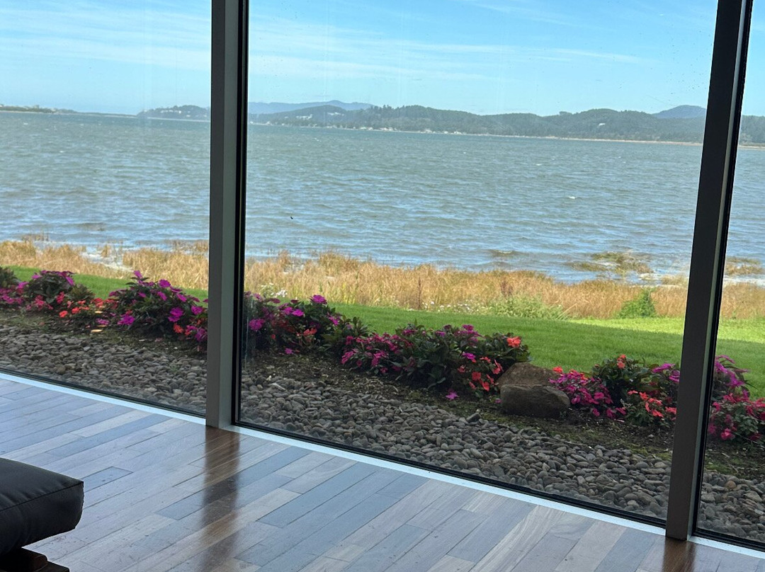 萨里香海滨旅馆主图