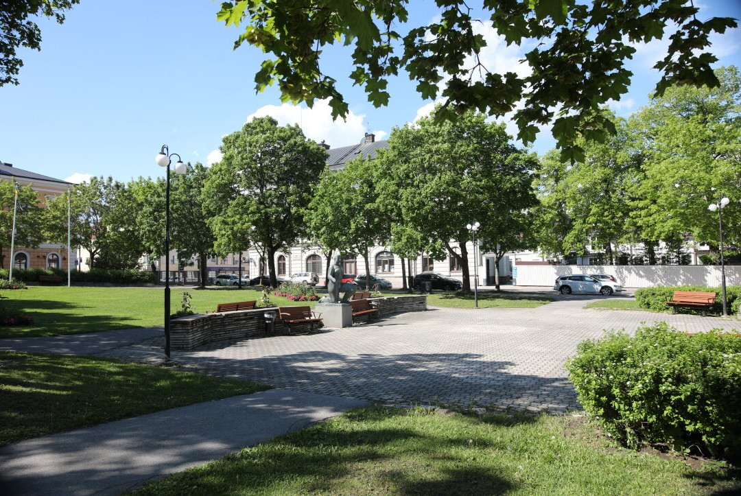 Statue Knelande kvinna (Statue de la Femme agenouillée)-Hudiksvall必去景点