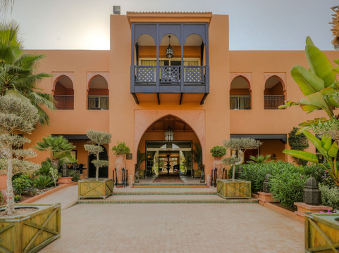 堤基达高尔夫宫殿酒店主图