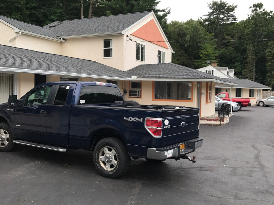 Hitching Post Country Motel