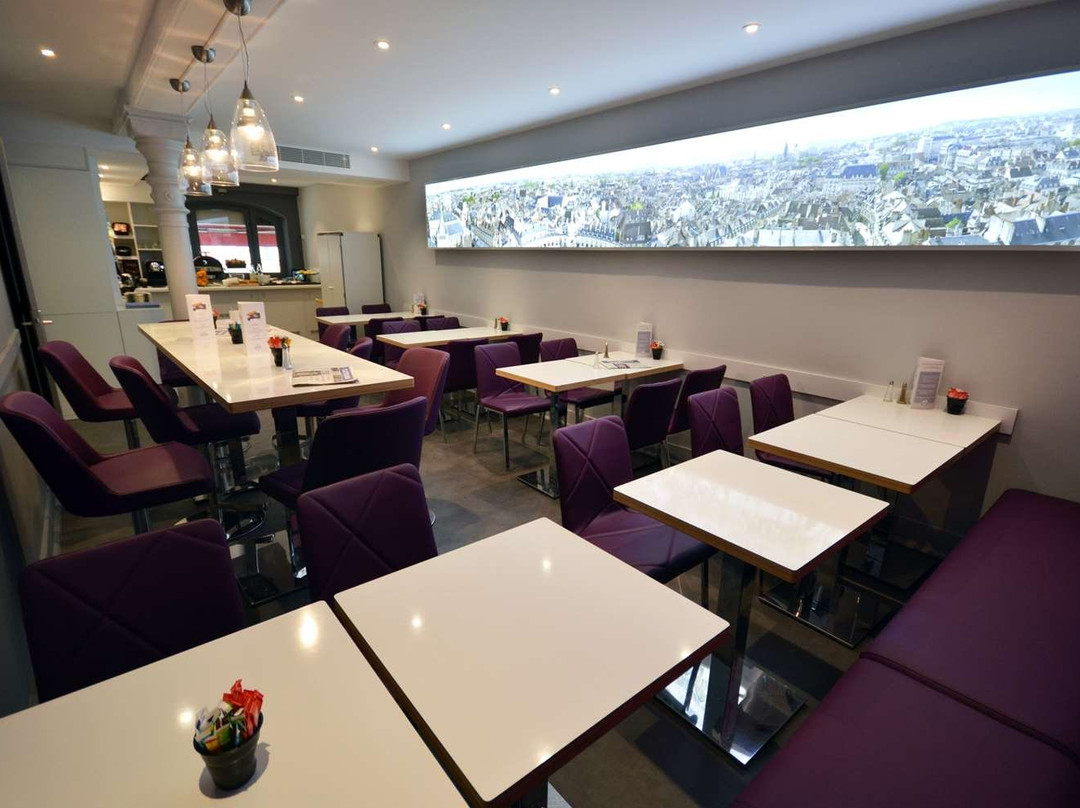 基里亚德迪容中央酒店主图