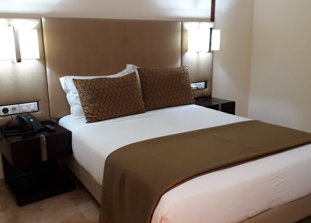 IU Hotel Huambo
