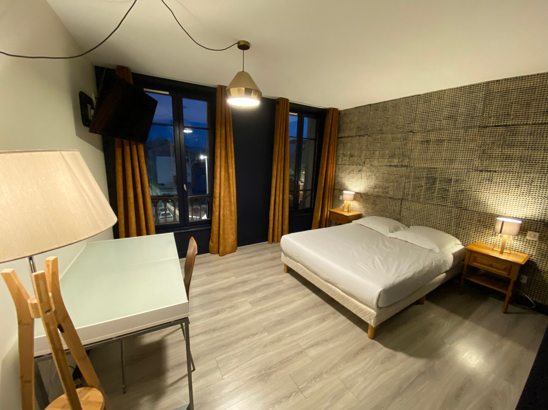 卡斯特尔酒店住宿-Le Miredames Hôtel-Bar
