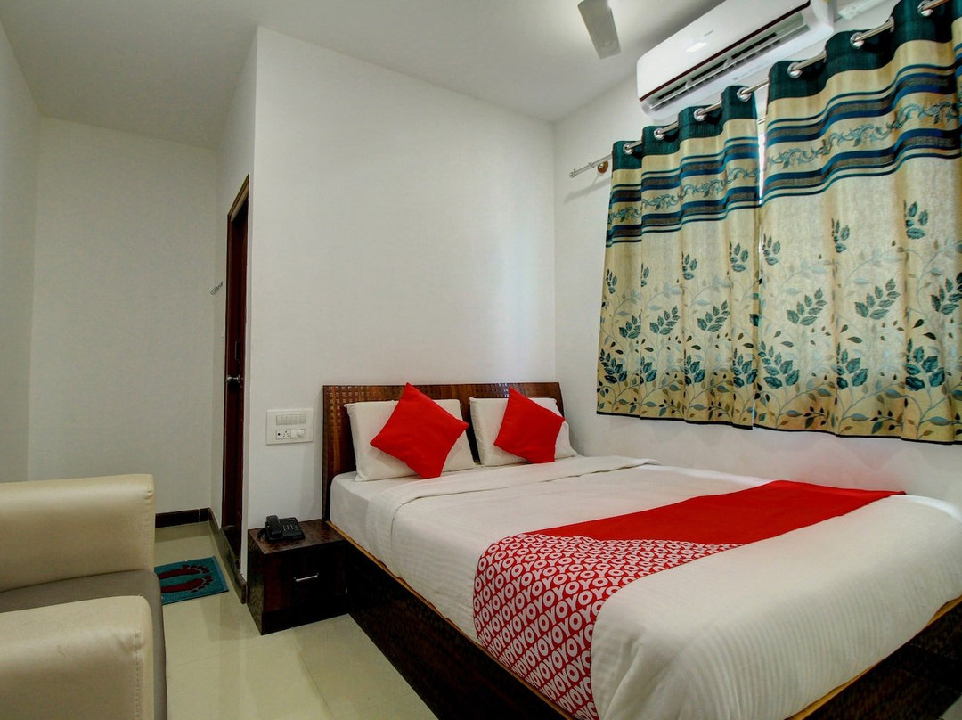 OYO 17386 Jaya Mourya Lodge
