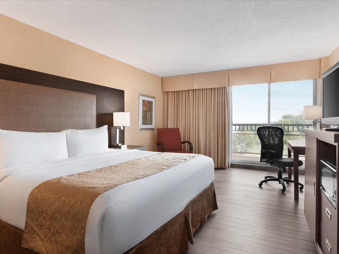 Ramada by Wyndham Belleville Harbourview Conference Centre