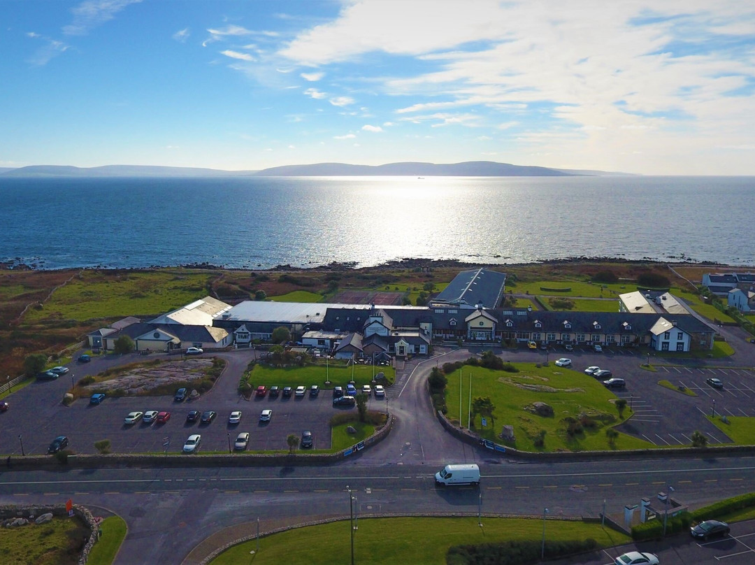 康涅玛拉海岸酒店